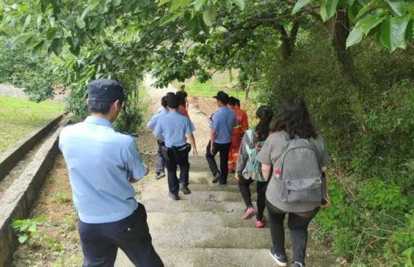女驴友杭州午潮山山野迷路 志愿者“活地图”快速救援成功 女驴友杭州午潮山山野迷路 志愿者“活地图”快速救援成功