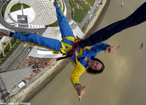 中国澳门旅游塔之蹦极运动