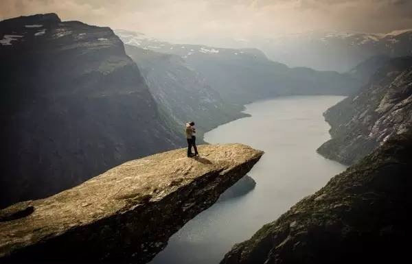 2015年最让人感动的20个旅行瞬间 你记住了几个?