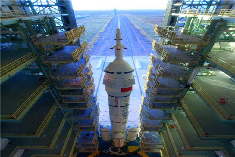 看神舟发射赏胡杨林 额济纳一条旅游线路数十年难遇