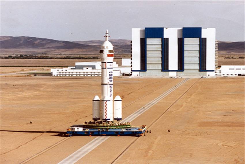 看神舟发射赏胡杨林 额济纳一条旅游线路数十年难遇