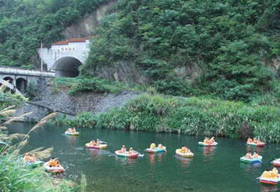 夹溪河漂流风景图