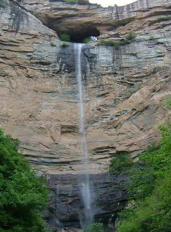 天生桥地质公园风景图