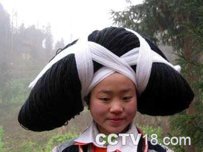 长角苗风情风景图