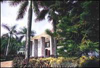 敦阿都拉萨纪念馆